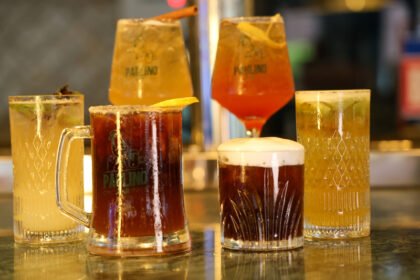 Bar Paulino apresenta o Bolinho Adoniran no Festival Bar em Bar, petisco com linguiça artesanal, queijo de búfala e tomate seco.