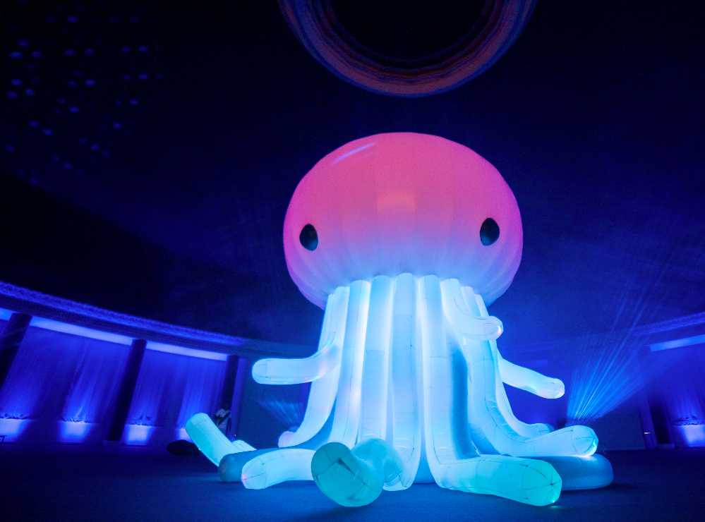 A instalação “Siga Flutuando”, de Felipe Yung (Flip), chega ao POW Festival 2025 em Ribeirão Preto com uma experiência imersiva sobre arte e inclusão.