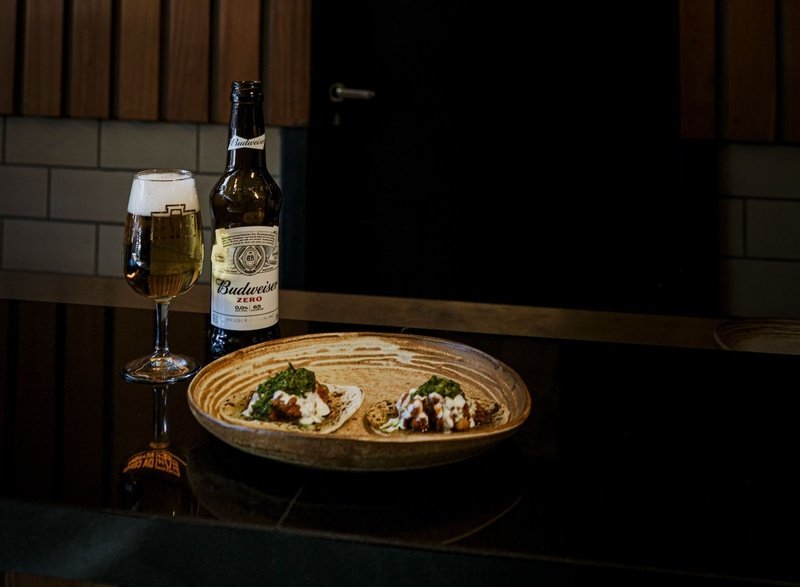 Harmonização com cerveja zero: especialistas criam menu sofisticado