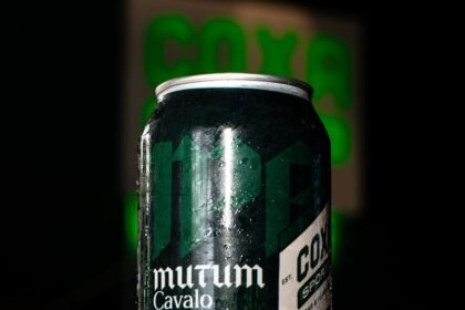 Coxa Sports Bar lança cervejas artesanais em parceria com Frohenfeld e Ignorus