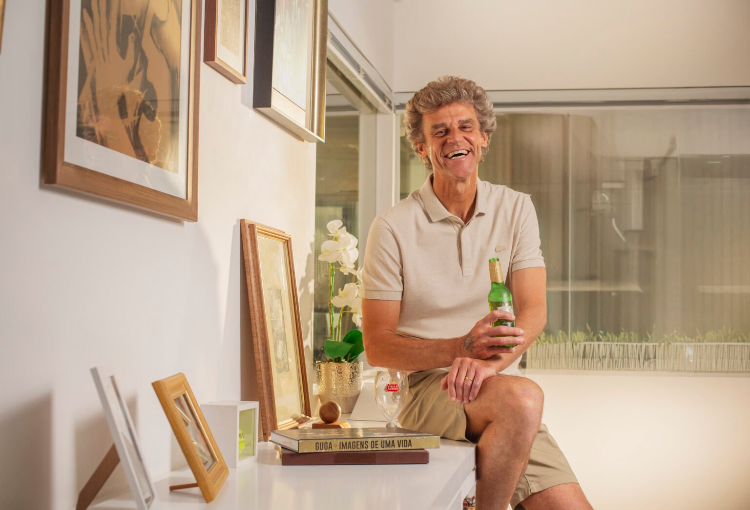 Stella Artois homenageia Guga Kuerten com cálice feito de areia da Costa do Sauípe e celebra patrocínio ao torneio ATP Challenger 125.