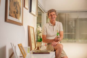 Stella Artois homenageia Guga Kuerten com cálice feito de areia da Costa do Sauípe e celebra patrocínio ao torneio ATP Challenger 125.
