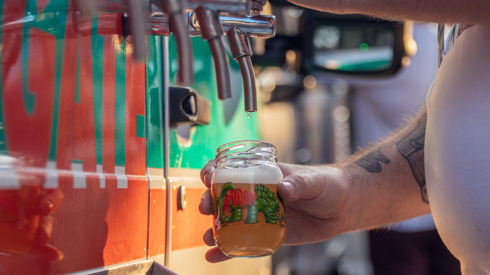 IPA Day Brasil leva 41 rótulos, três palcos e experiências sensoriais a Ribeirão Preto em 22 de novembro, celebrando a evolução das IPAs no país.