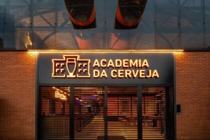 A Ambev anuncia a 6ª edição do curso gratuito Cerveja Segura, com vagas limitadas e foco em boas práticas e segurança no processo cervejeiro.