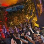 Estrella Galicia reúne fãs e equipe de Liniker em São Paulo para celebrar os três prêmios da artista no Grammy Latino 2025.