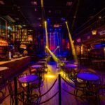 Conheça restaurantes que vão além da gastronomia, unindo boa comida, diversão e experiências imersivas em São Paulo e outras cidades.