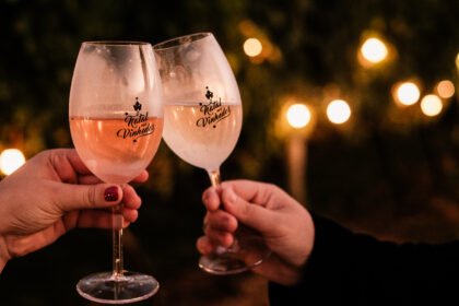 Natal nos Vinhedos começa nesta sexta com shows gratuitos, 35 experiências enogastronômicas e programação até 13 de dezembro no Vale dos Vinhedos.