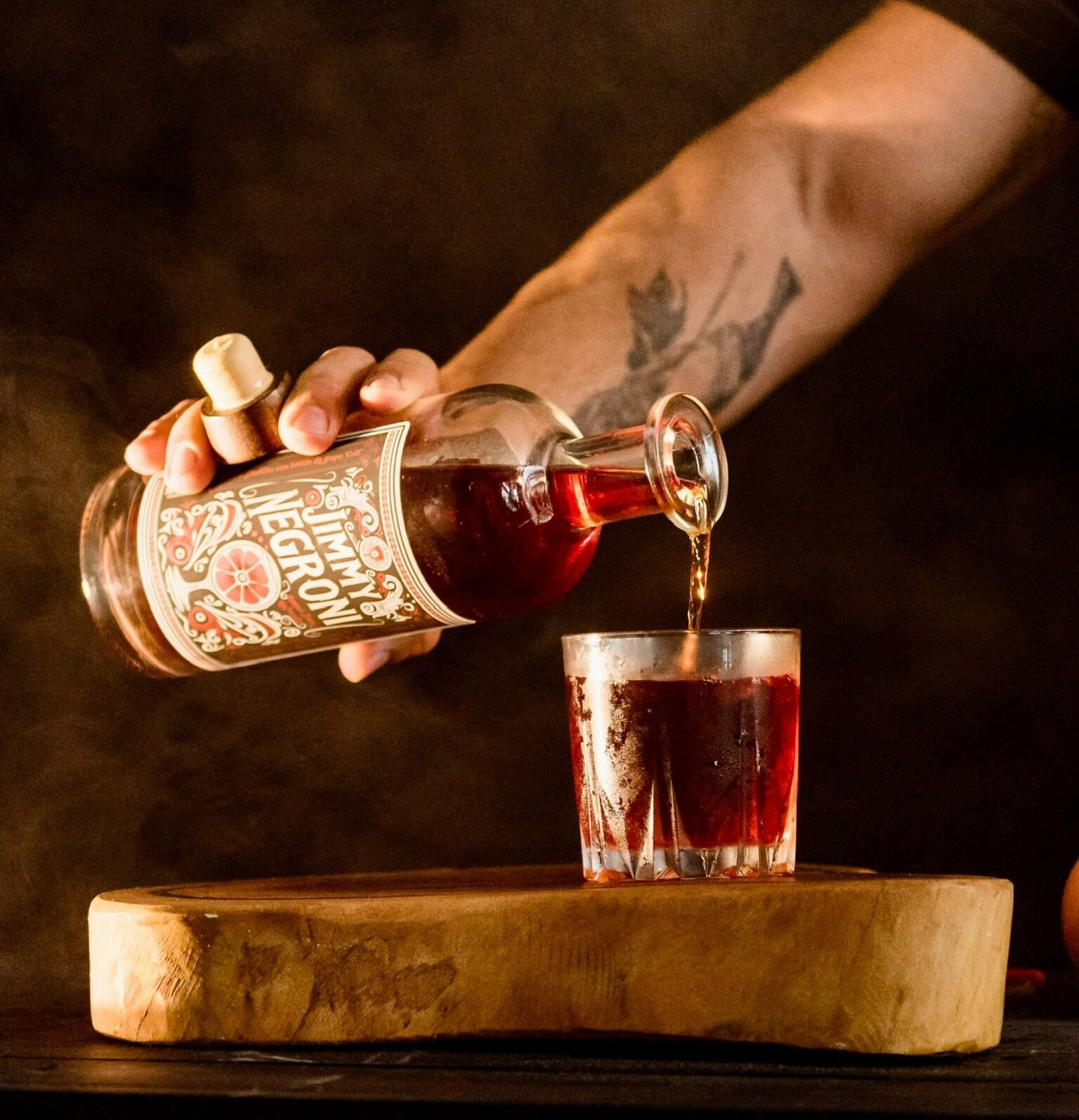 Grupo Läut lança Jimmy Negroni, drink pronto para beber que aposta na alta do Negroni e no crescimento do mercado de RTDs no Brasil.