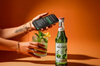 A MONIN apresenta a Bartender Virtual, ferramenta de IA via WhatsApp que oferece receitas e inspira consumidores e bartenders na criação de bebidas.