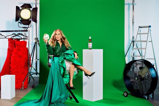 Tanqueray apresenta nova campanha global com Sarah Jessica Parker e reforça o valor dos “nãos” na construção de marcas icônicas.