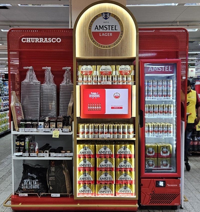 Amstel apresenta móvel temático para PDVs com calculadora interativa que facilita compras para churrasco no varejo.