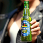 Heineken 0.0 é a cerveja zero álcool mais vendida do Brasil e lidera a categoria, refletindo a mudança nos hábitos de consumo e a busca por equilíbrio.