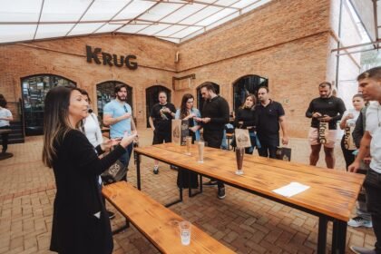Krug Bier anuncia calendário de visitações 2026 com tour guiado na fábrica, degustação e a German Pils eleita a melhor Pilsen do Brasil.