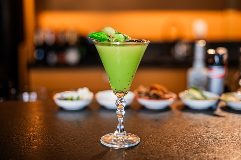 Espumante de Kiwi e Manjericão