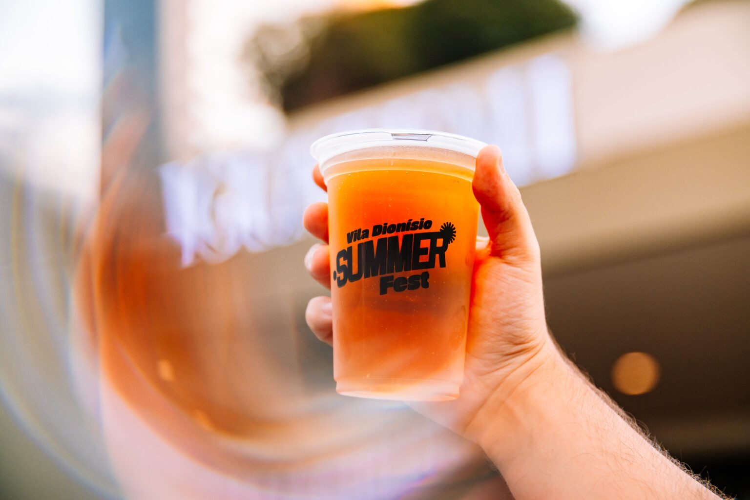 Summer Fest Vila Dionísio acontece de 22 a 25 de janeiro no Shopping Iguatemi Rio Preto, com shows, cervejas artesanais, drinks de verão e gastronomia.