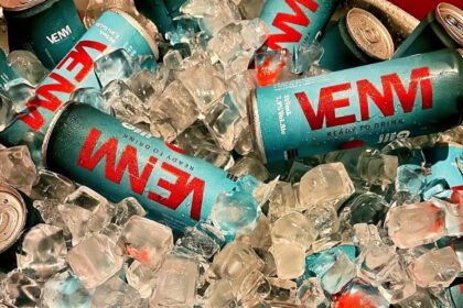Após esgotar o primeiro lote, VENM amplia presença no Carnaval 2026 e reforça aposta da Läut em drinks prontos.
